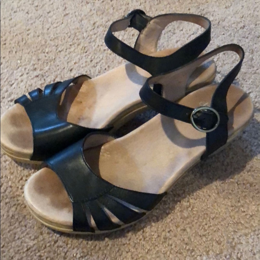 Dansko Women’s Black Leather Dress Heel.  Size 41.
